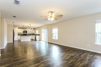 523 Worcester Ct. in Jacksonville, FL - Building Photo - Building Photo