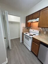 2105 Courtney St in Austin, TX - Building Photo - Building Photo