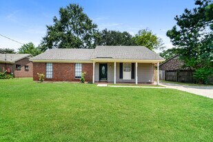 517 Ridgewood Ln in Montgomery, AL - Building Photo