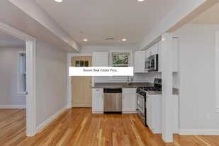 721 Parker St, Unit #1 in Boston, MA - Building Photo