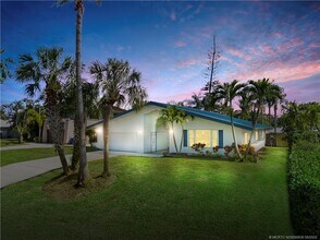 4590 SE Glen Ridge Trail in Stuart, FL - Building Photo - Building Photo