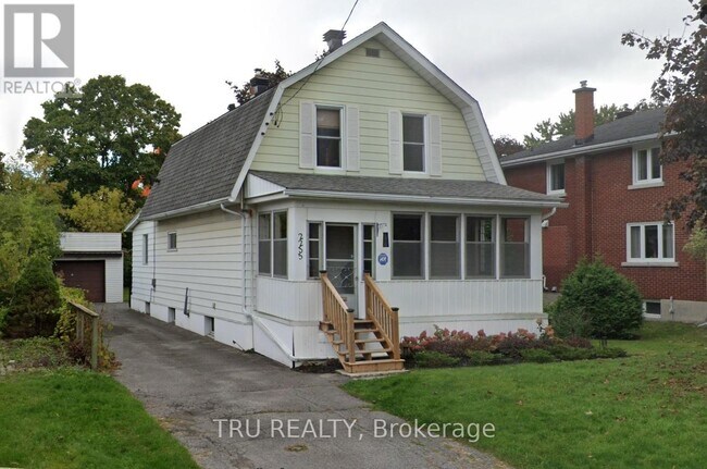 2235 Webster Ave in Ottawa, ON - Building Photo - Building Photo