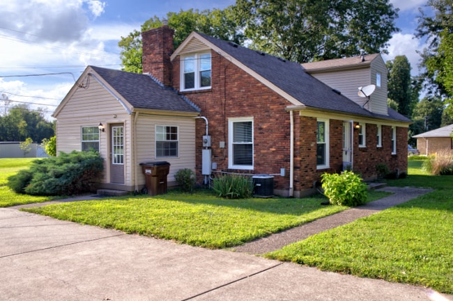 8006 Watterson Trail in Louisville, KY - Building Photo - Building Photo