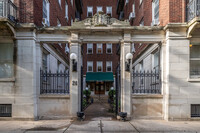 DeRenne Plaza Condominiums in Savannah, GA - Foto de edificio - Building Photo