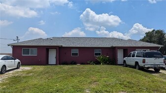 2405 Mansfield Ave S in Lehigh Acres, FL - Building Photo
