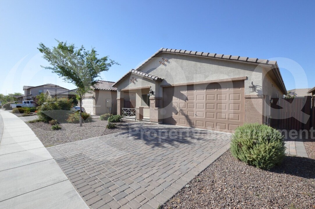 802 W Witt Ave in San Tan Valley, AZ - Building Photo