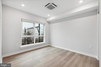 3449 Scotts Ln, Unit 301 in Philadelphia, PA - Foto de edificio - Building Photo