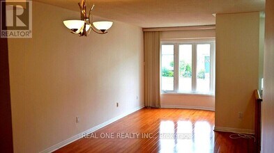 29 Rosebank Dr in Toronto, ON - Building Photo - Building Photo