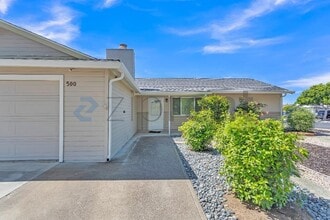 500 Middlesex Rd in Belmont, CA - Building Photo - Building Photo