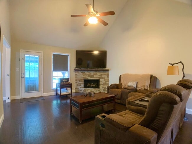 4069 Challis Dr in Clarksville, TN - Building Photo - Building Photo