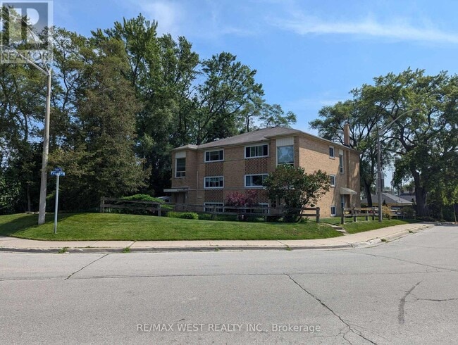 property at 52-52 Peter St N