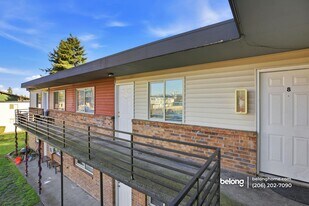 20036 30th Ave S in Seatac, WA - Building Photo