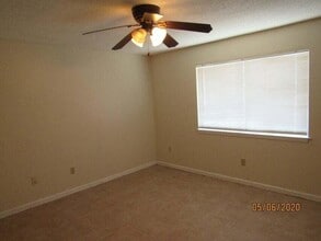 201 E College Blvd in Niceville, FL - Foto de edificio - Building Photo