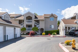 1410 W Casino Rd in Everett, WA - Foto de edificio - Building Photo
