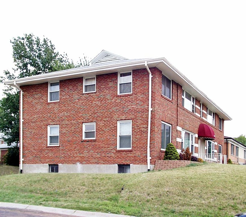 8427 Delmar Blvd in University City, MO - Building Photo