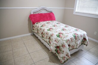 1440 Veronica S Shoemaker Blvd in Ft. Myers, FL - Building Photo - Building Photo