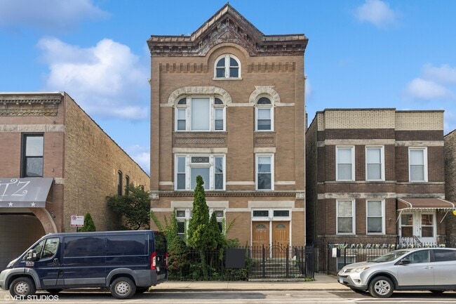 property at 2515 W Augusta Blvd
