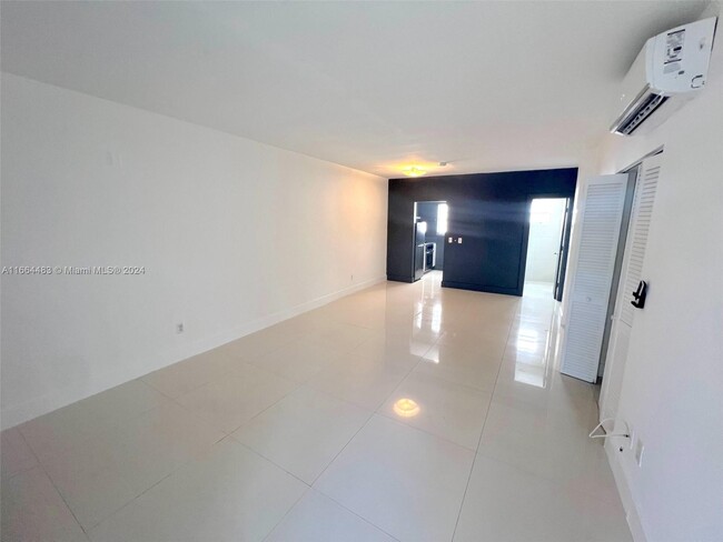 1604 Drexel Ave in Miami Beach, FL - Building Photo - Building Photo