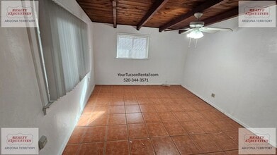 3127 E Greenlee Rd in Tucson, AZ - Building Photo - Building Photo