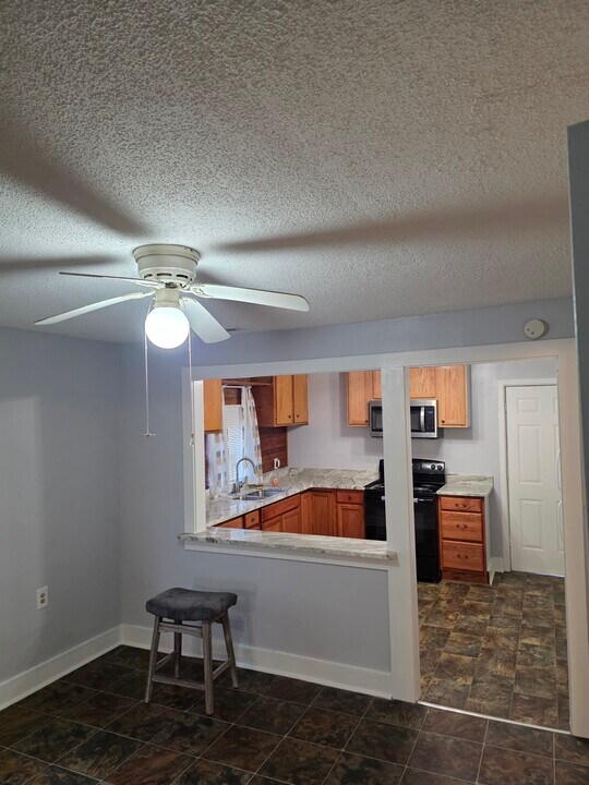 1714 County Line Rd in Cross, SC - Building Photo
