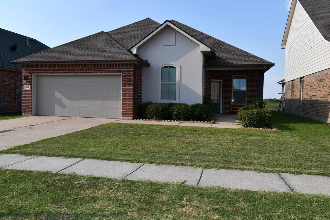 3147 Baywood Ave in Lake Charles, LA - Building Photo