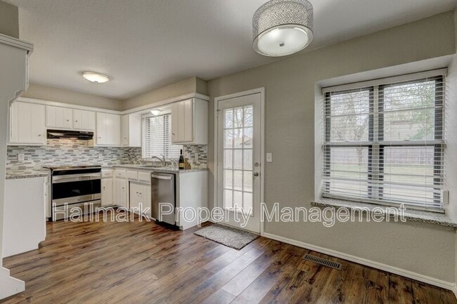property at 816 N Briarcliff Dr