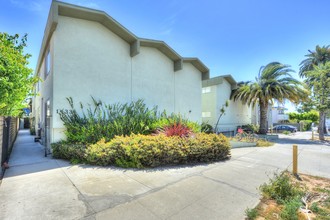 Euclid Street Apartments in Santa Monica, CA - Foto de edificio - Building Photo