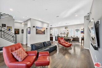 5933 W Luna Park in Los Angeles, CA - Building Photo - Building Photo