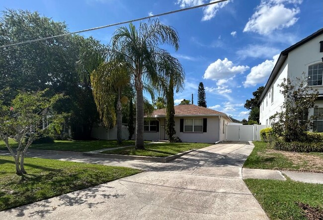 1101 Guernsey St in Orlando, FL - Foto de edificio - Building Photo
