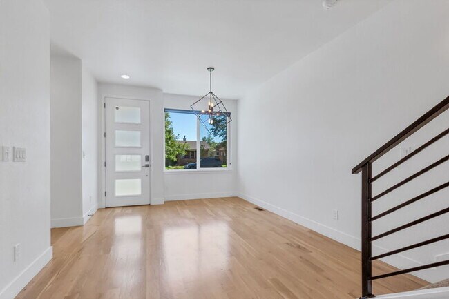 2567 S Acoma St in Denver, CO - Building Photo - Building Photo