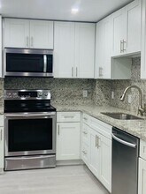 90 Edgewater Dr in Miami, FL - Foto de edificio - Building Photo