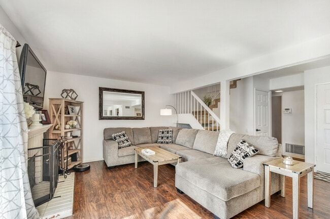 385 Calle Borrego in San Clemente, CA - Foto de edificio - Building Photo