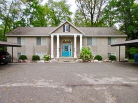 912 S Lafayette St, Unit 916 in Greenville, MI - Building Photo