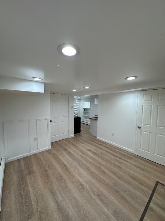 27 McElwain Ave in Cohoes, NY - Building Photo