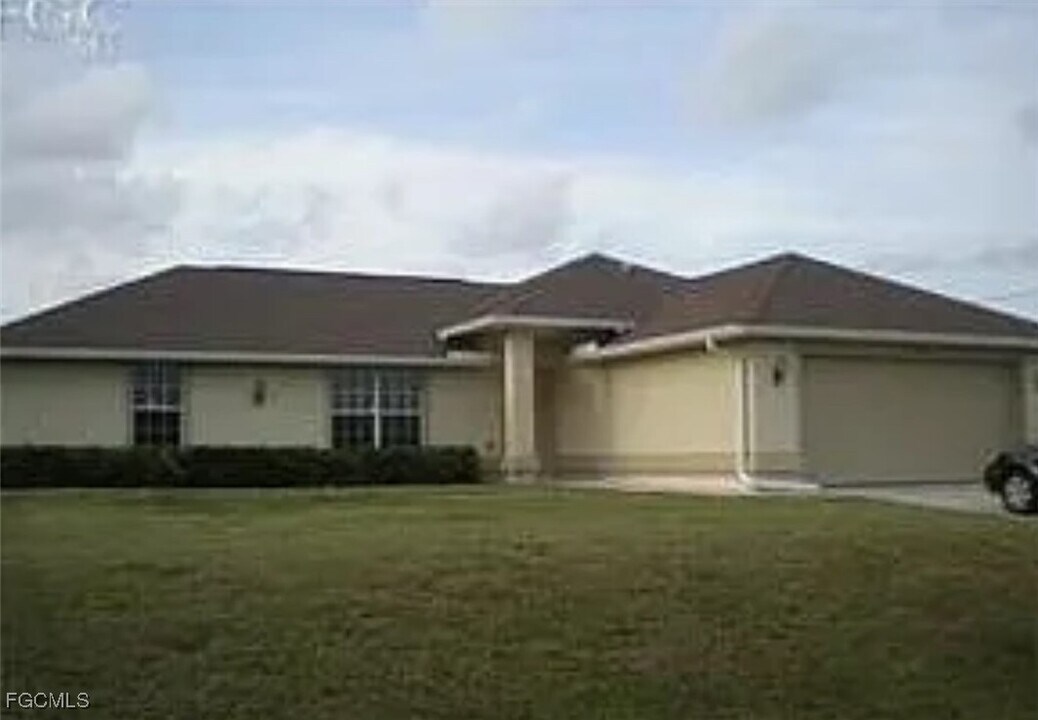2802 37th St SW in Lehigh Acres, FL - Building Photo