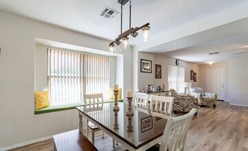 13502 W Young St in Surprise, AZ - Foto de edificio - Building Photo