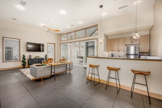 Stonehaven Apartments in Columbia, MD - Foto de edificio - Interior Photo