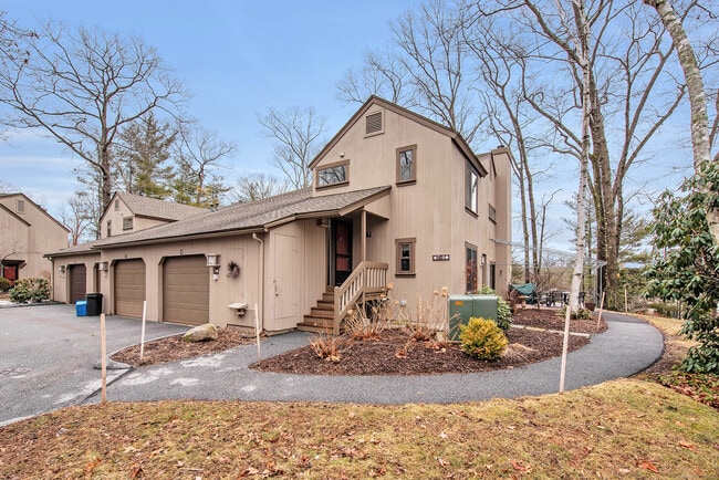 7 Cottonwood Dr in Avon, CT - Building Photo - Building Photo