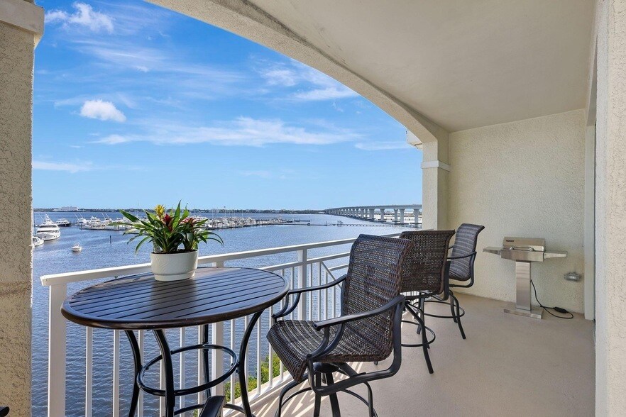 775 NW Flagler Ave, Unit 401 in Stuart, FL - Building Photo