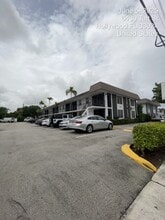 Taft Plaza Apartments in Hollywood, FL - Building Photo - Building Photo