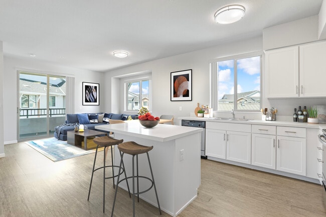 Gateway Station Apartments in Tracy, CA - Building Photo - Building Photo