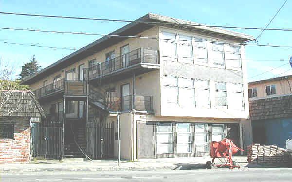 9960 Macarthur Blvd in Oakland, CA - Building Photo - Building Photo