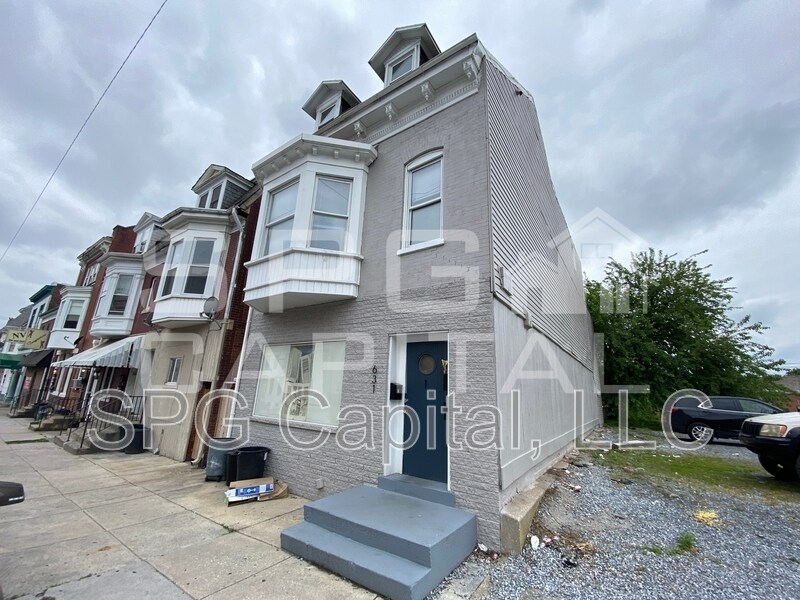 631 E Market St in York, PA - Building Photo