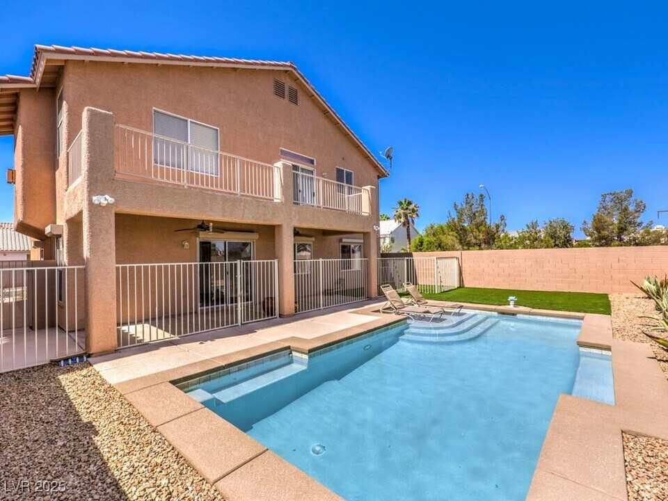 304 Jolly January Ave in Las Vegas, NV - Building Photo