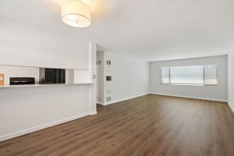 303 California Ave in Santa Monica, CA - Building Photo - Building Photo