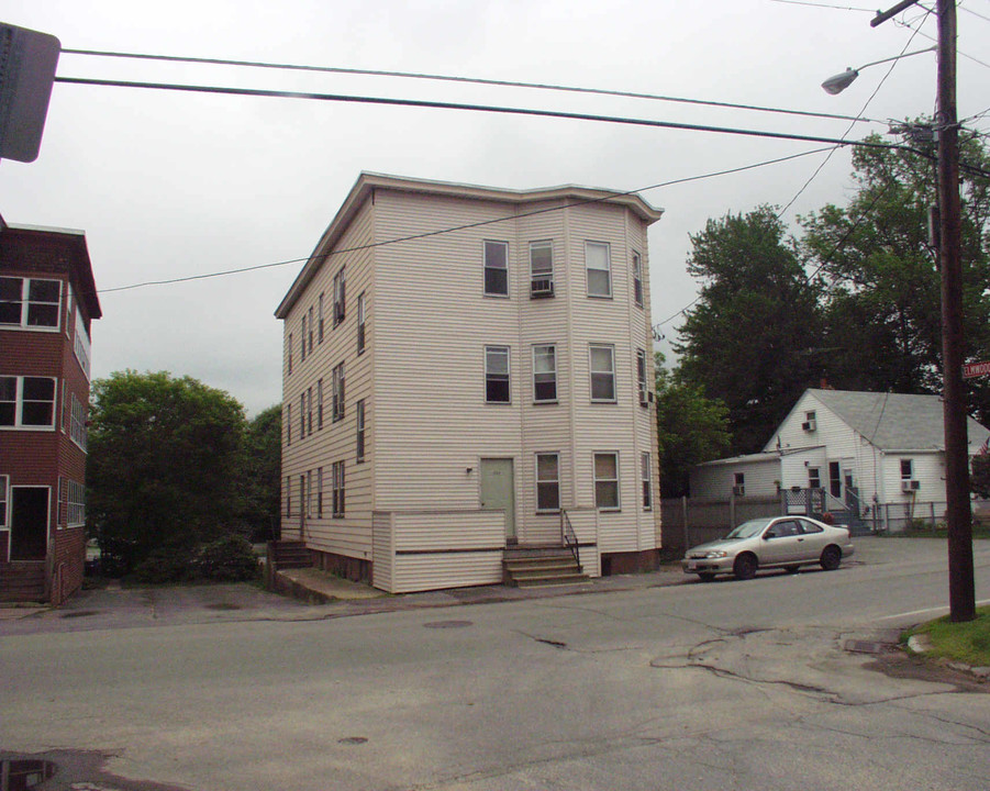 333 Oak Hill Rd in Fitchburg, MA - Foto de edificio