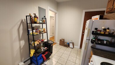 1950 Beacon St, Unit 1 in Boston, MA - Building Photo - Building Photo