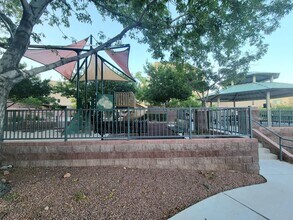 3940 Zodiacal Light St in Las Vegas, NV - Foto de edificio - Building Photo