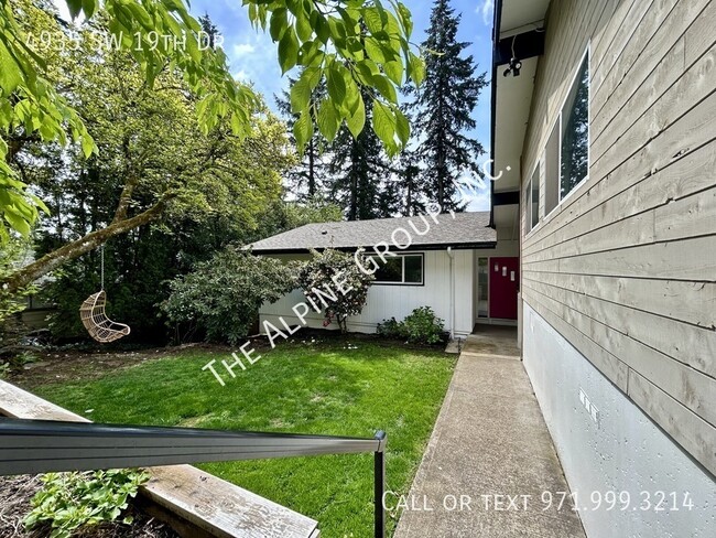 4935 SW 19th Dr in Portland, OR - Foto de edificio - Building Photo