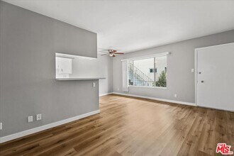 12717 Pacific Ave in Los Angeles, CA - Foto de edificio - Building Photo